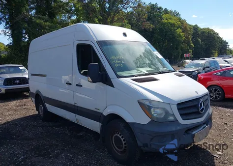 2014 Mercedes-Benz Sprinter 2500 Normal Roof из США, поврежденный, VIN WD3PE7CC0E5856367